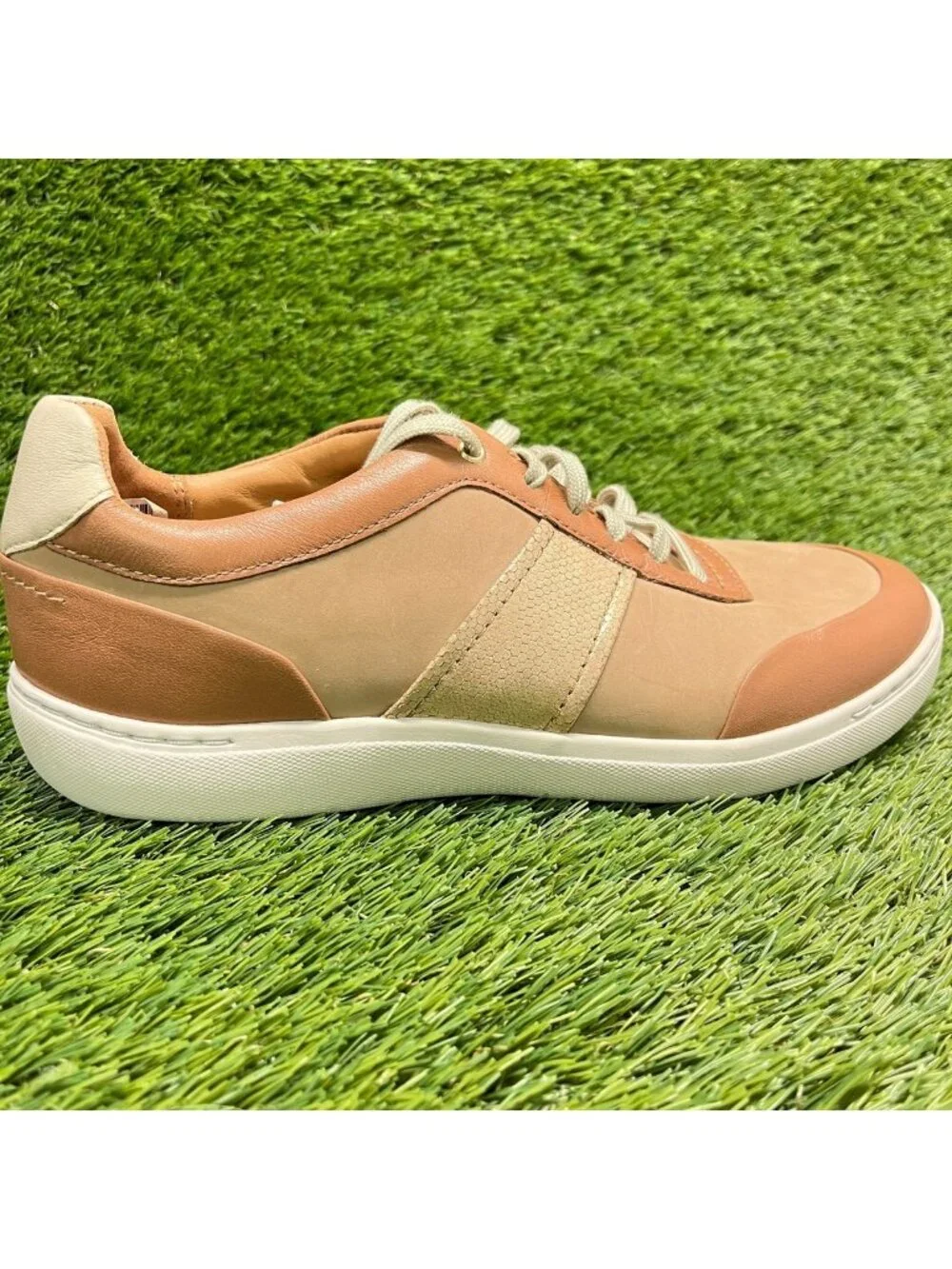 Clarks Nalle Fern Womens Size 9.5 Brown Beige Athletic Leather Shoes Sneakers